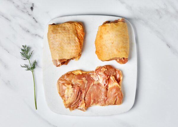 Contramuslo con piel y sin hueso de pollo de CORRAL (1 kg aprox.)
