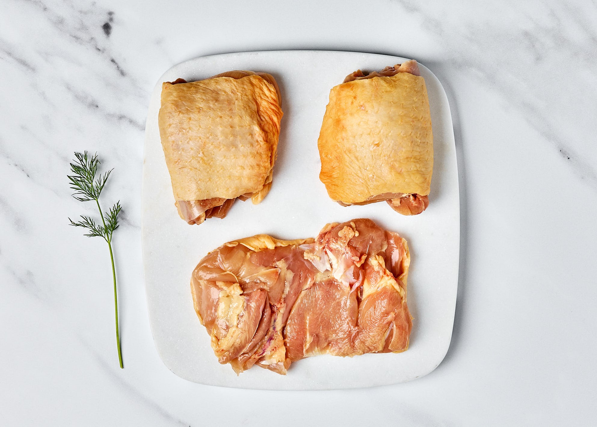 Contramuslo con piel y sin hueso de pollo de CORRAL (1 kg aprox.)