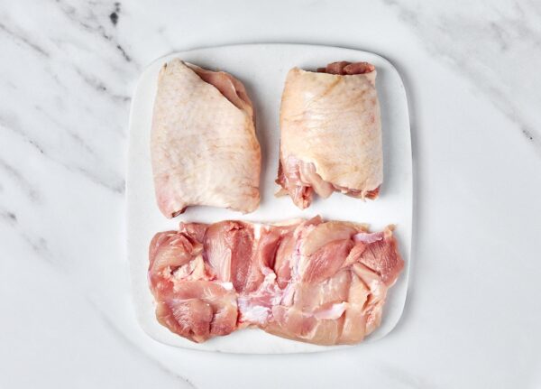 Contramuslo con piel y sin hueso de pollo  (1 kg aprox.)