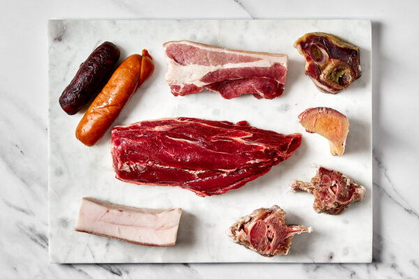 Preparado de cocido completo ( morcillo, ternera, chorizo asturiano, morcilla asturiana, panceta, tocino ibérico salado codillo de jamón, huesos de ternera, hueso de espinazo salado)
